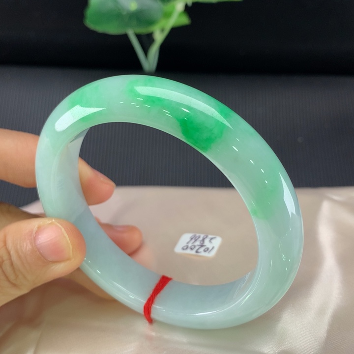 翡翠未镶嵌手镯正圈57