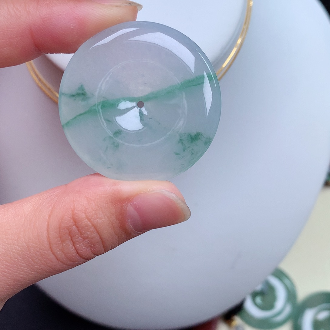 翡翠颈饰未镶嵌平安扣