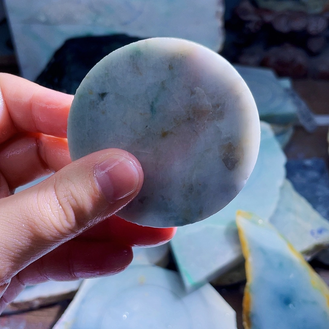 翡翠未镶嵌颈饰毛料33