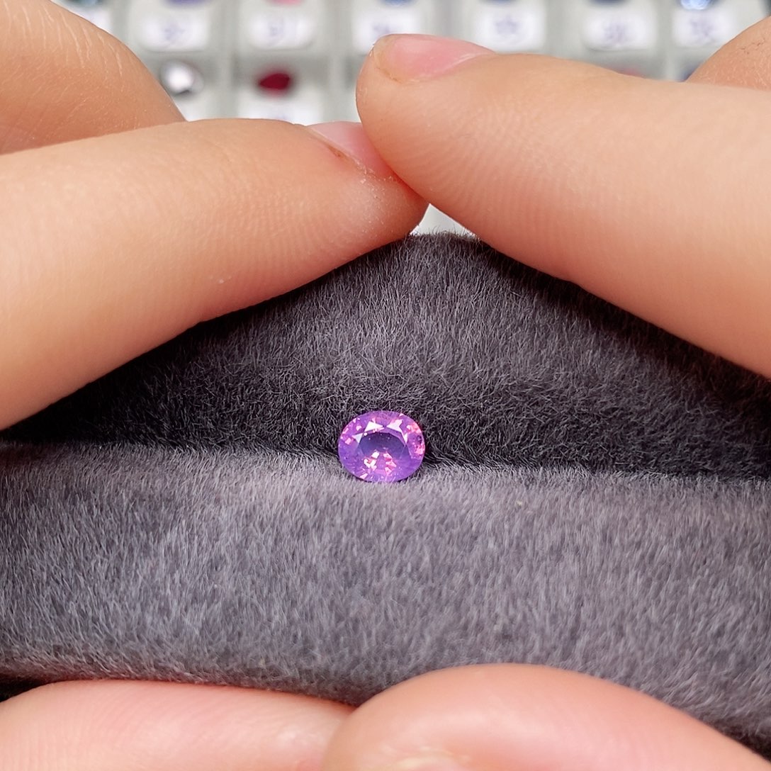 蓝宝石裸石未镶嵌无烧幻想紫色0.86ct/0098
