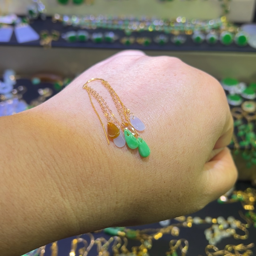 颈饰18K金镶嵌翡翠耳线