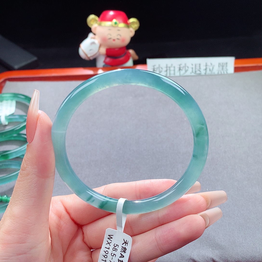 翡翠手镯未镶嵌天然