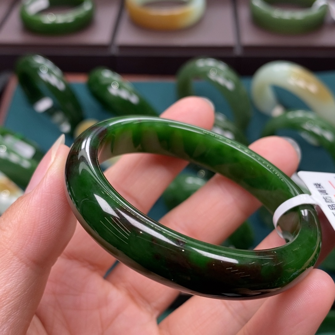 和田玉（碧玉）未镶嵌手镯