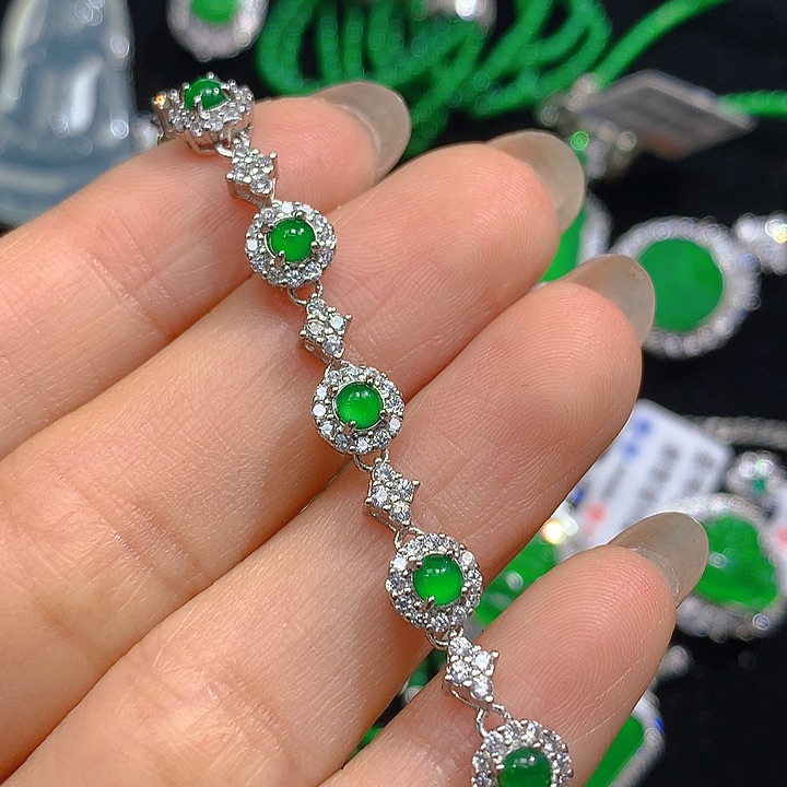 翡翠手链未镶嵌翡翠