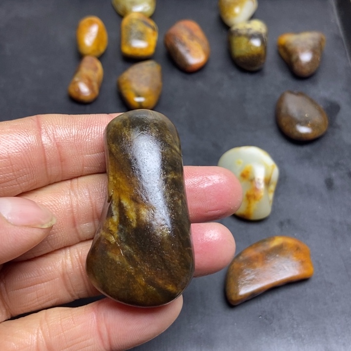 名***剑和田玉（糖玉）未镶嵌珠宝奇石