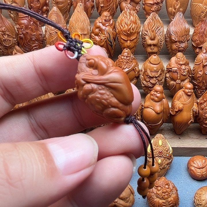 吊坠橄榄核19金蟾