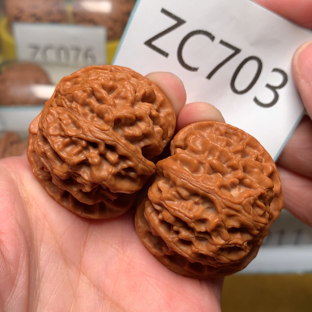 文玩核桃把件红皮肉球苹果40