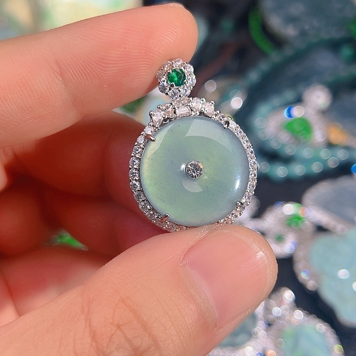 翡翠颈饰未镶嵌5，