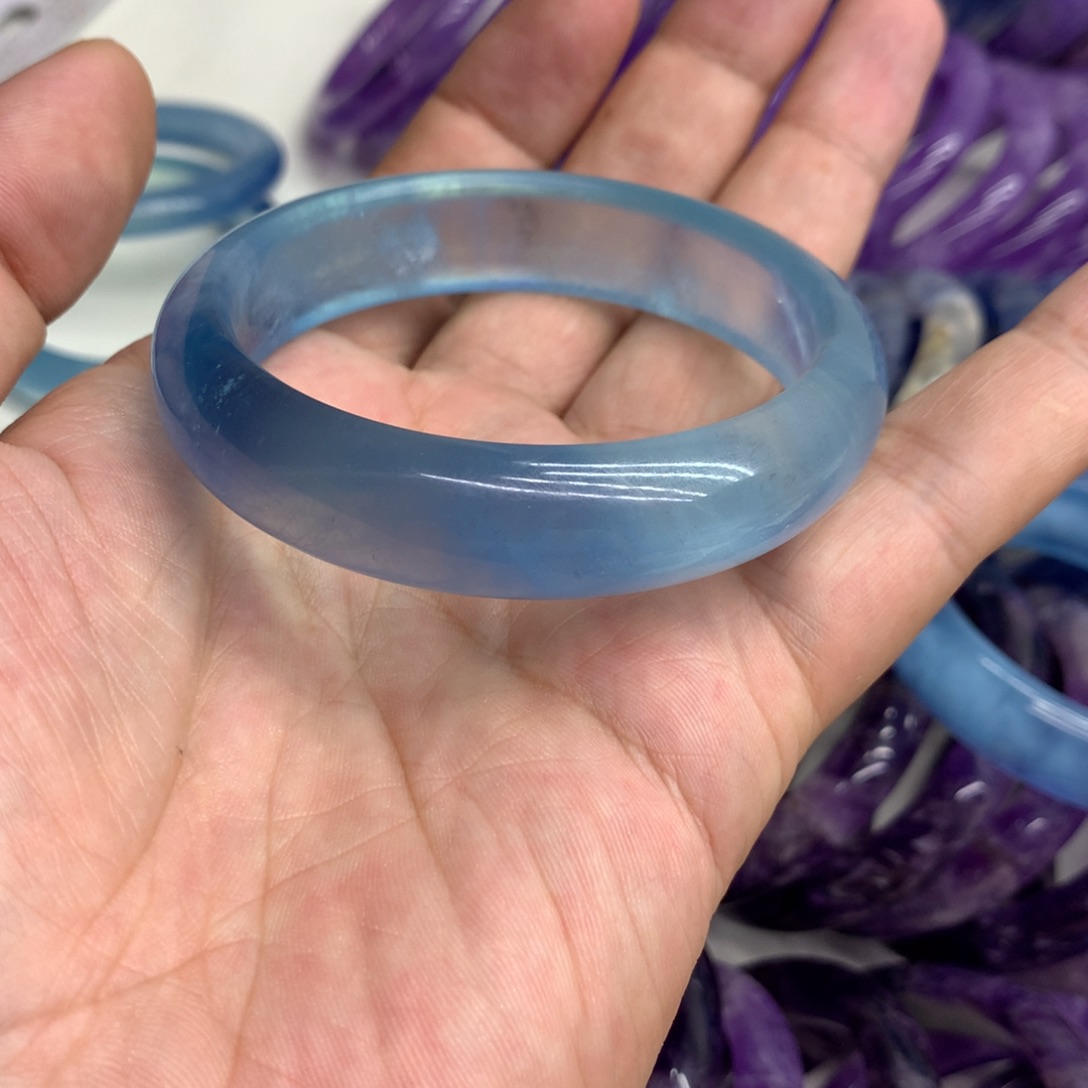 浅***浅海蓝宝石未镶嵌手镯