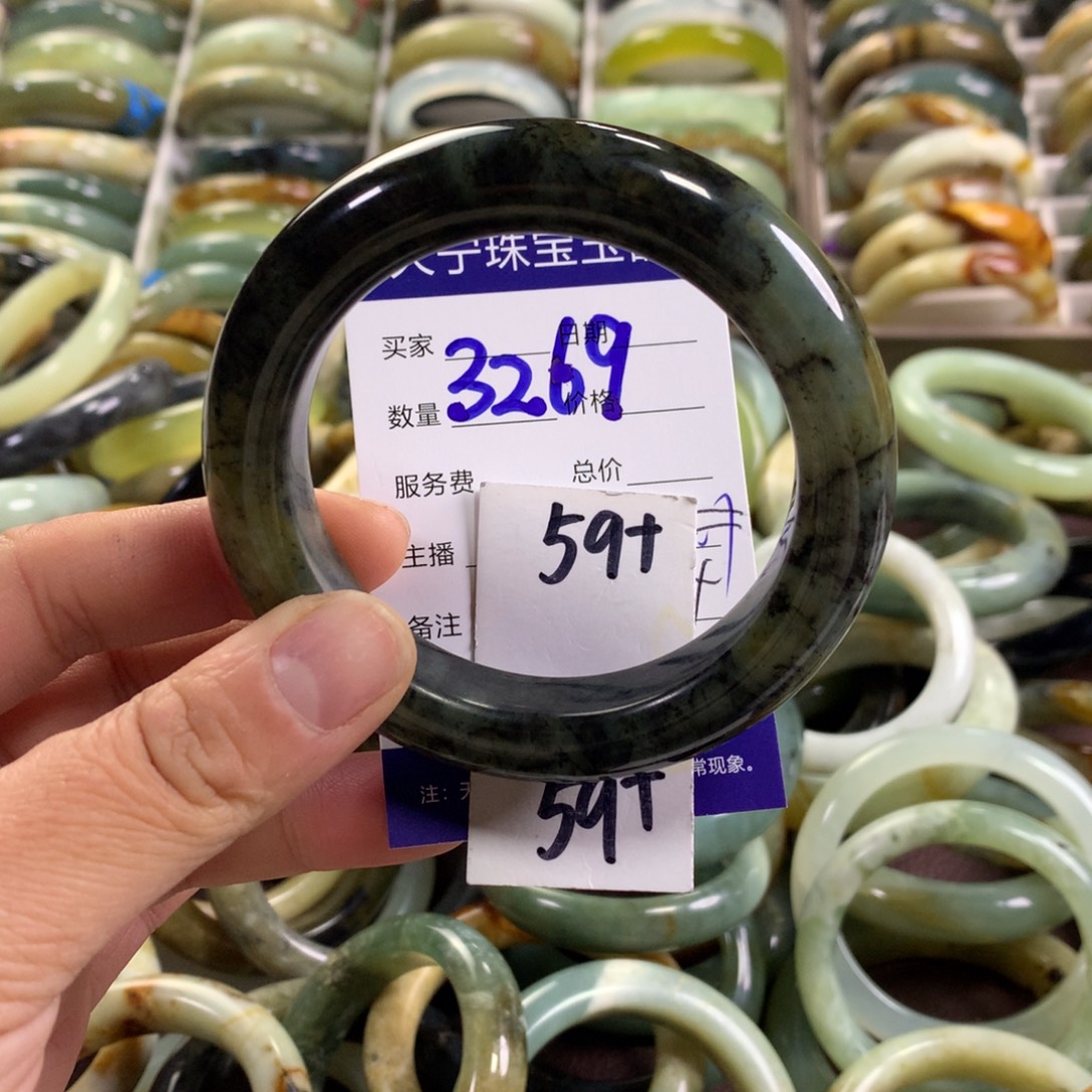 蛇纹石玉未镶嵌手镯3269
