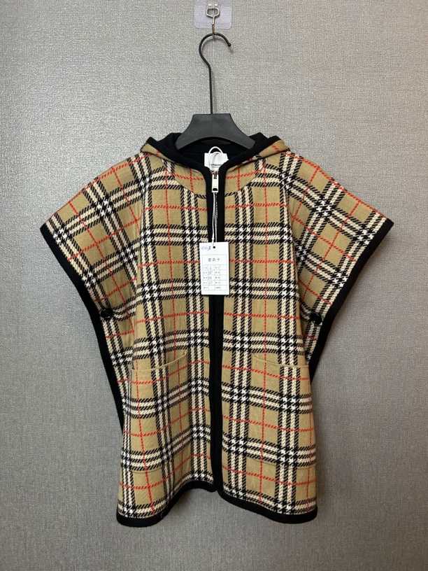 95新 BURBERRY/博柏利 格纹连帽披肩