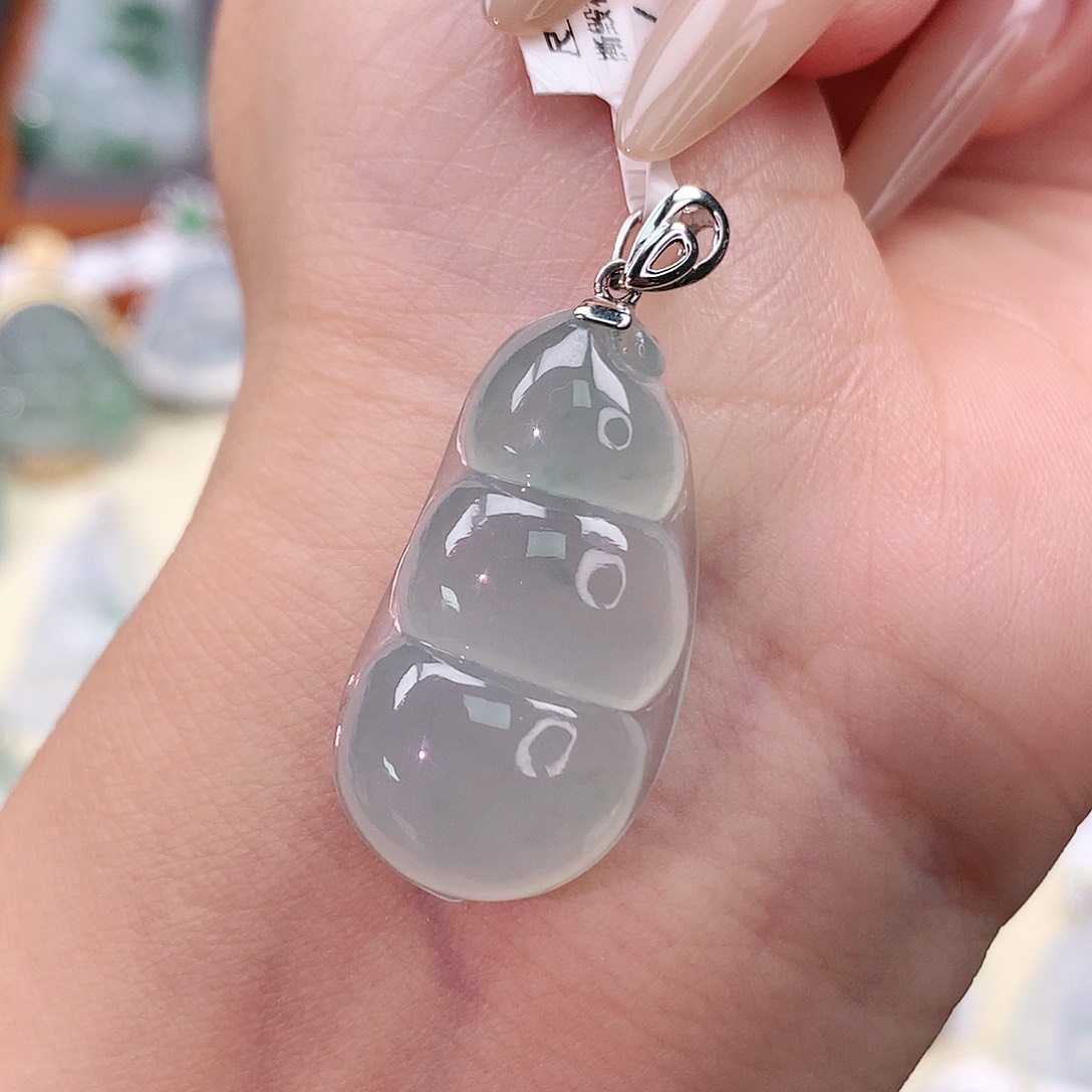 翡翠18K金镶嵌颈饰豆子