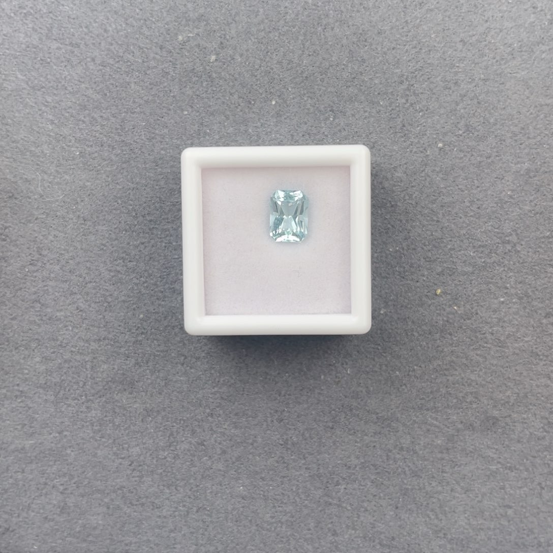 海蓝宝石裸石未镶嵌天然全净无瑕1.63CT