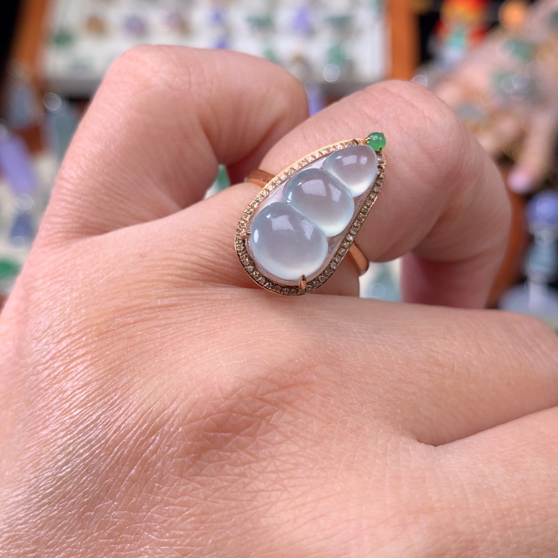 18K金镶嵌戒指翡翠福豆戒指