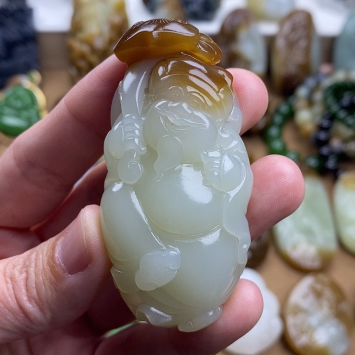 和田玉颈饰未镶嵌幸**人