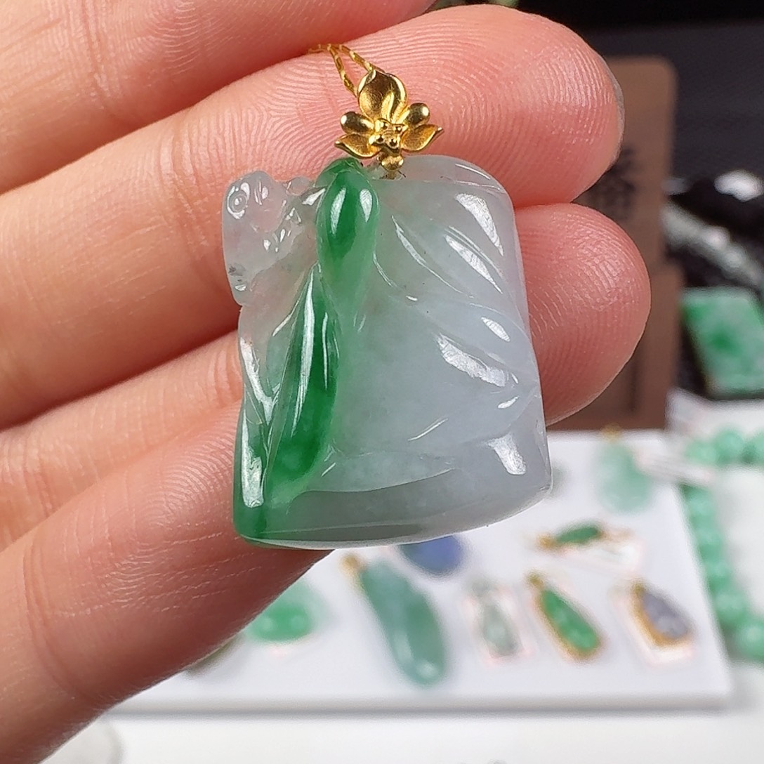 翡翠18K金镶嵌颈饰