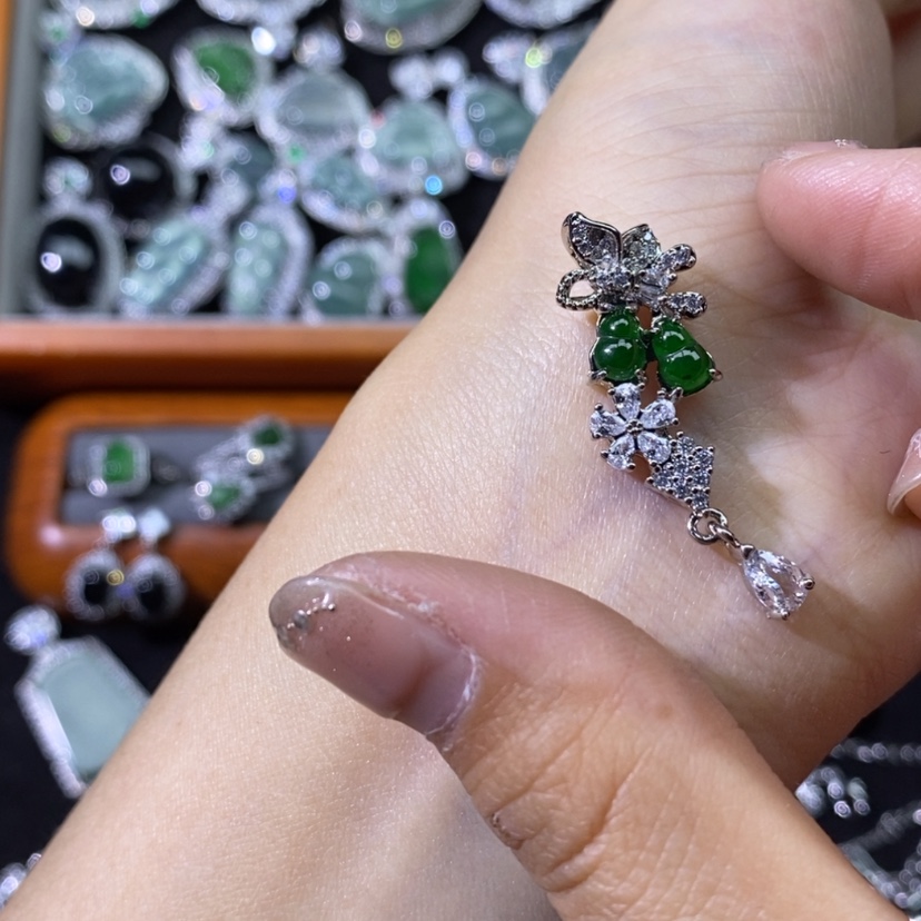 【闪购商品】翡翠颈饰未镶嵌天然