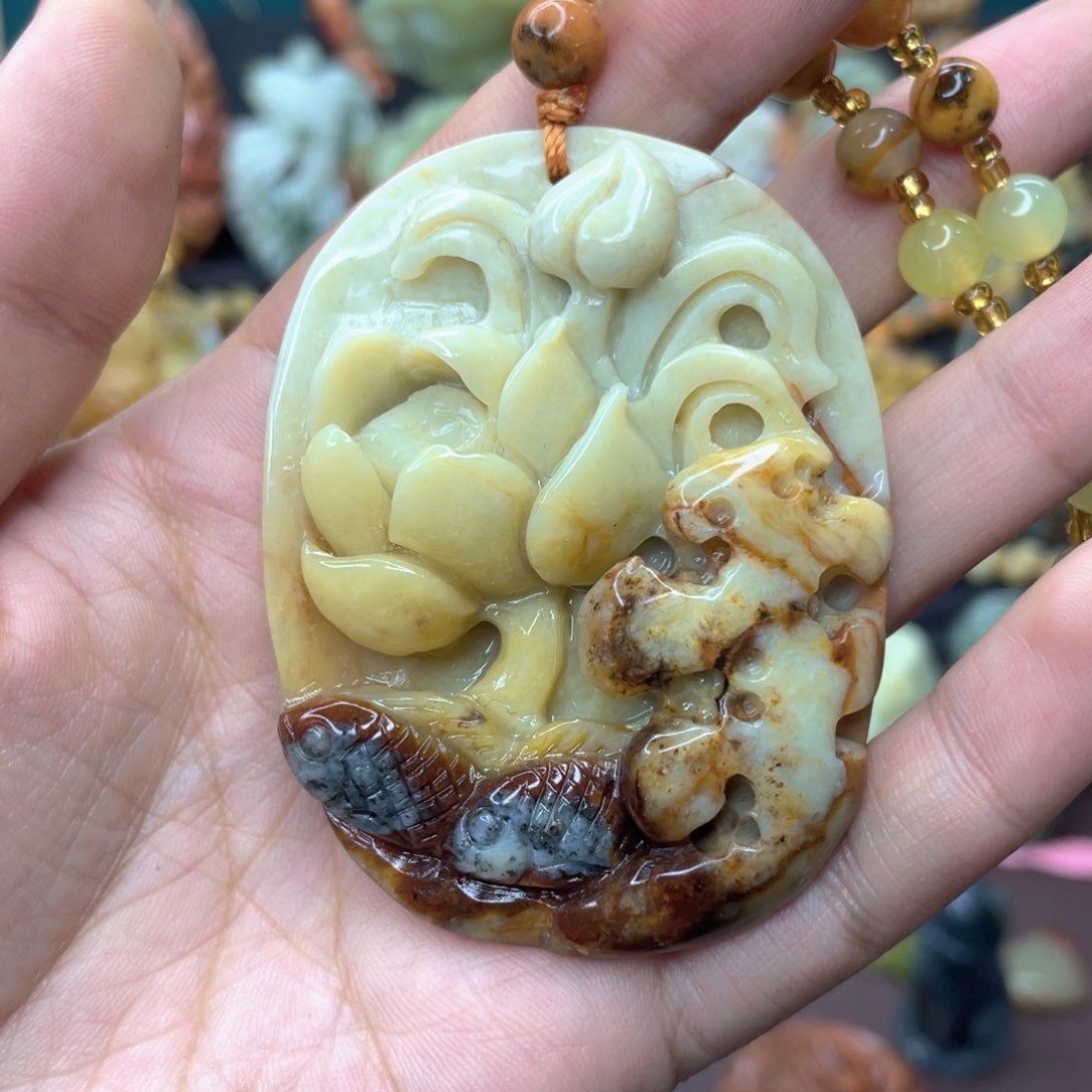 蛇纹石玉颈饰未镶嵌