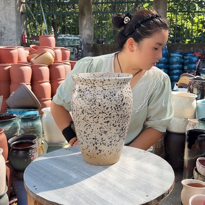 口20高29瑕疵一个盆。     