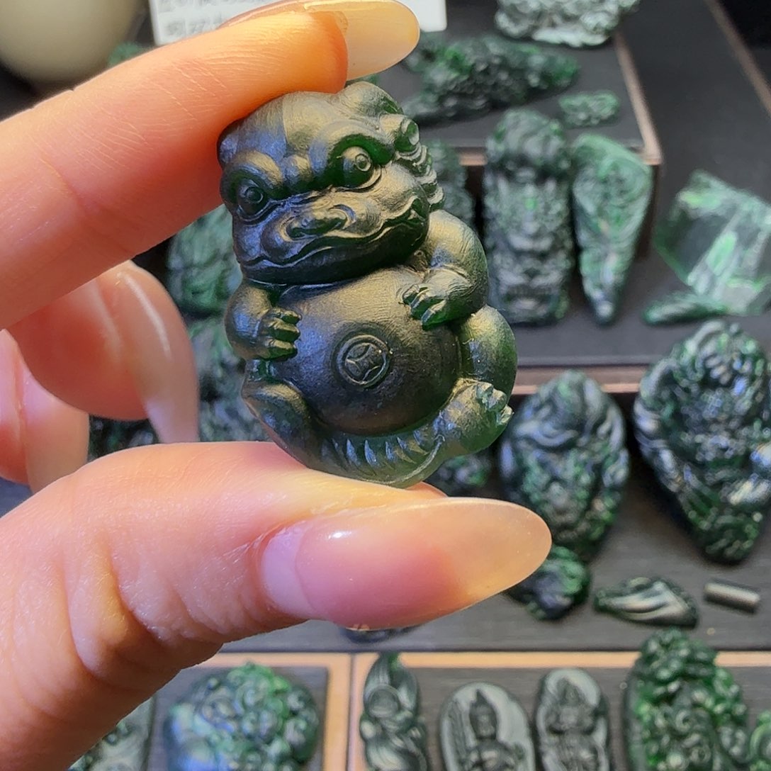 定制翡翠未镶嵌龙宝儿