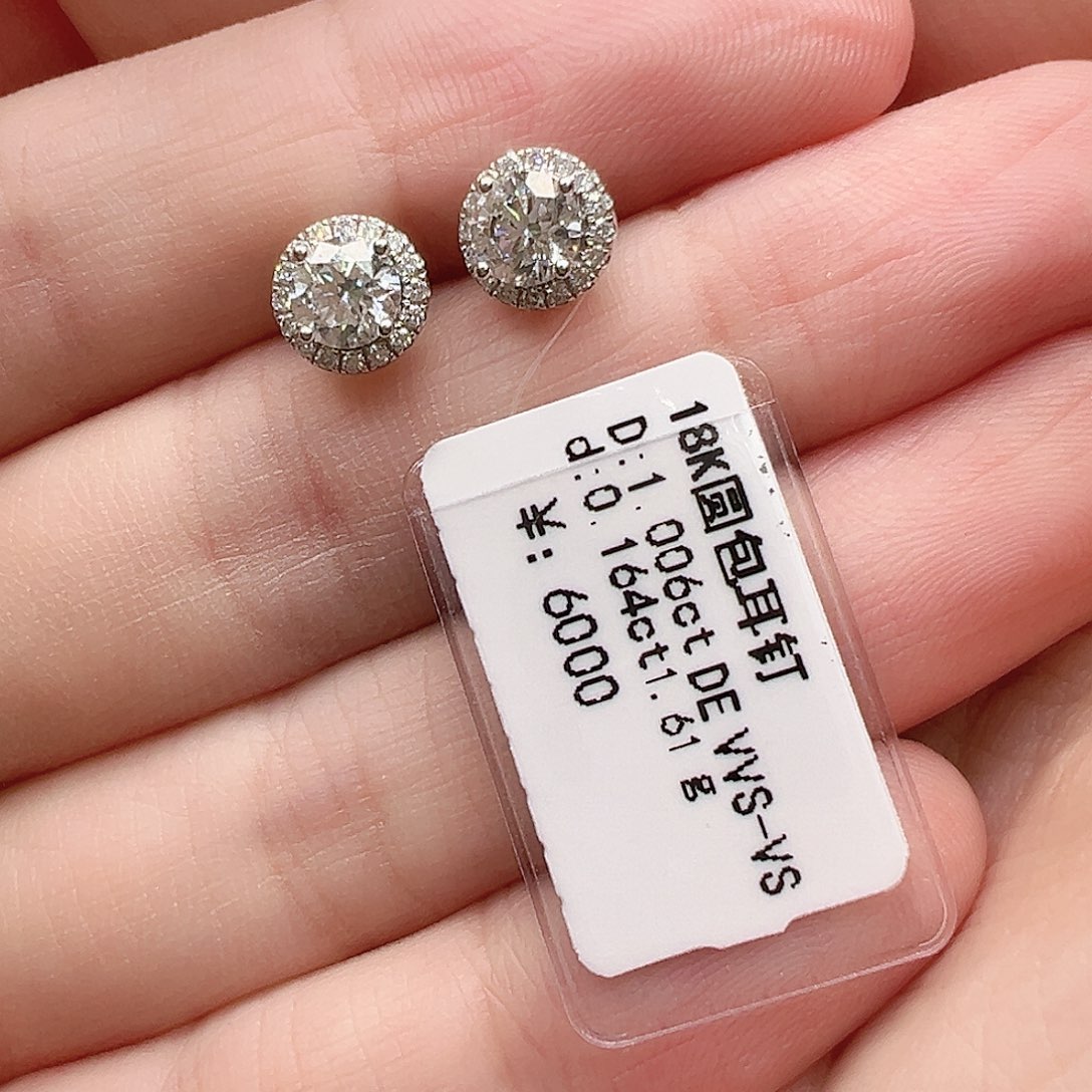 夏***楌实验室培育钻石套链18K金镶嵌单颗50分，一对圆包耳钉