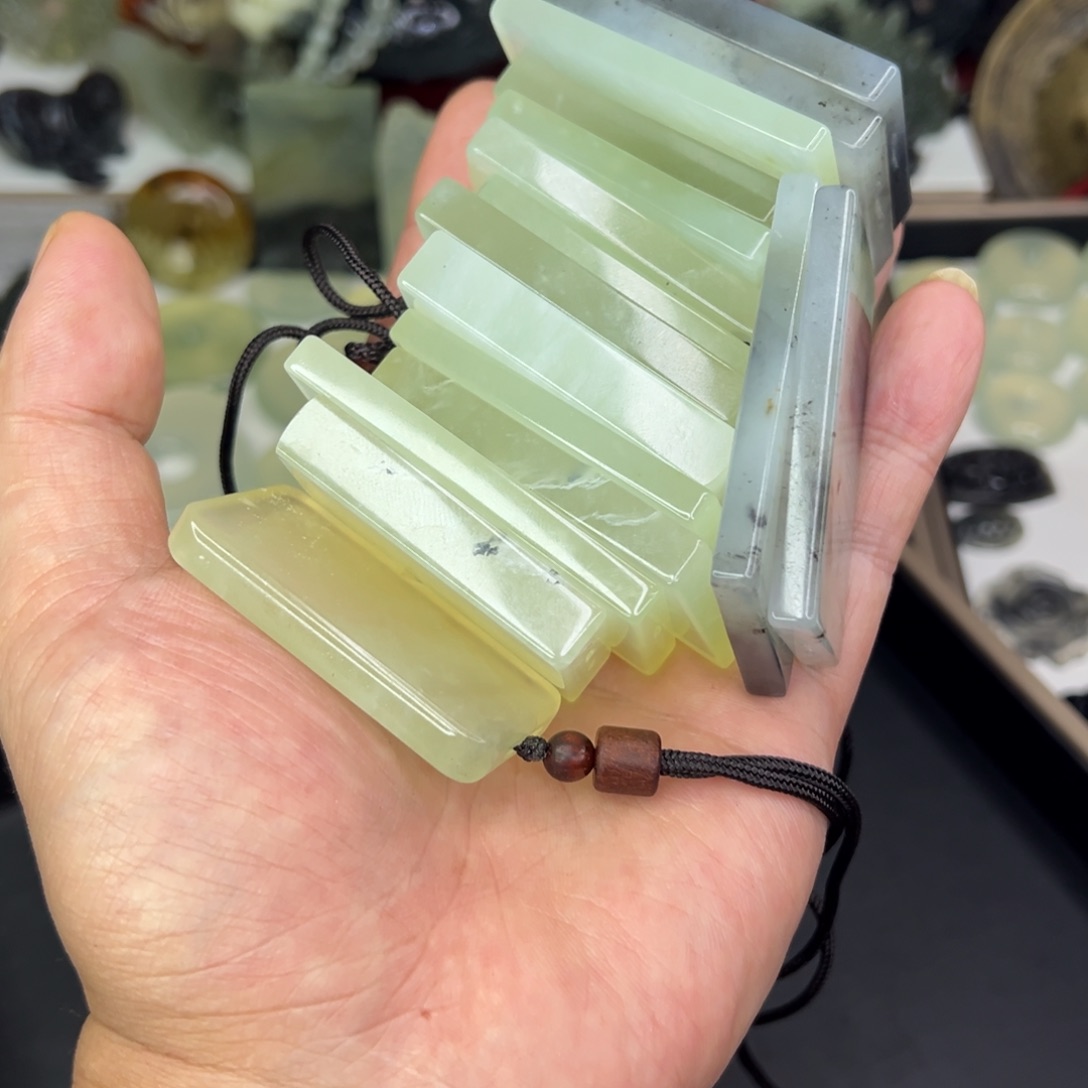 巴***啦岫玉未镶嵌颈饰白冰12个水墨4个