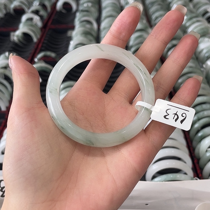 未镶嵌手镯石英岩玉