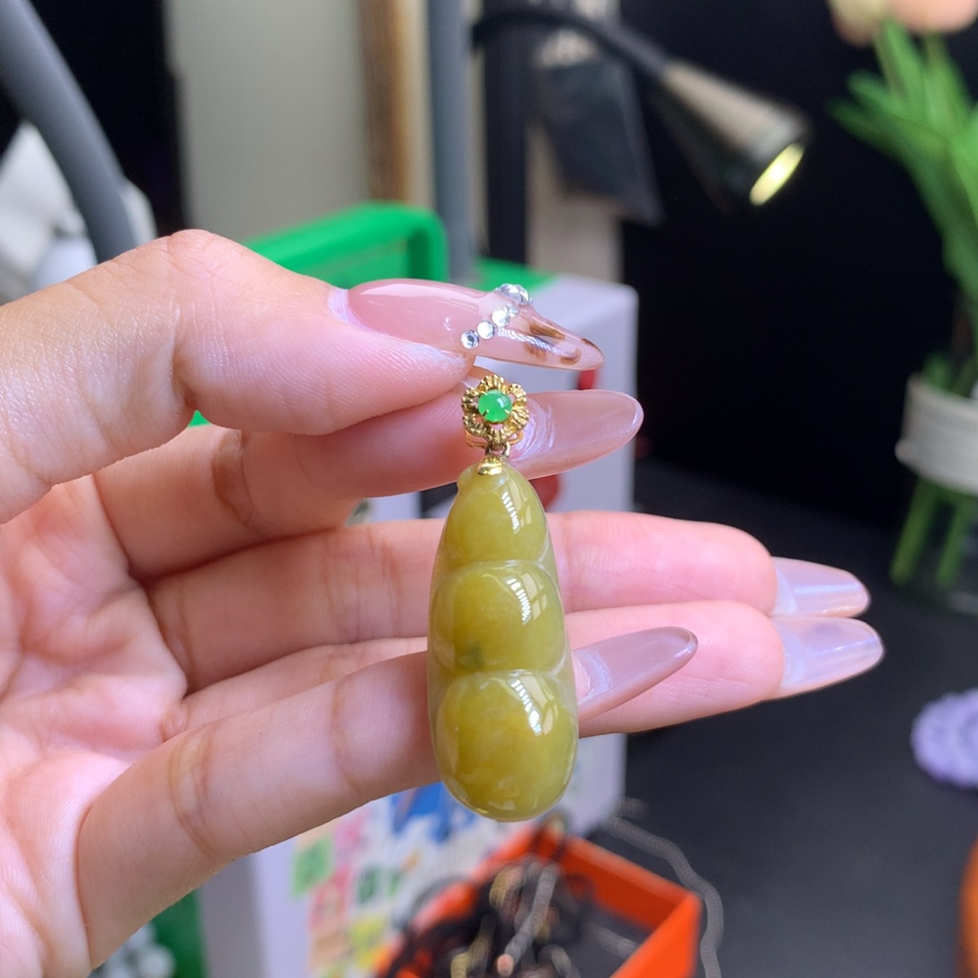 翡翠18K金镶嵌颈饰