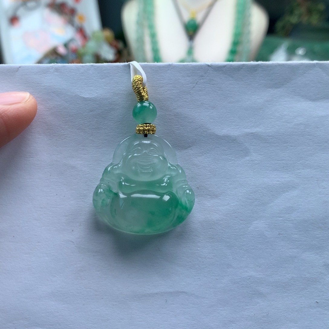 石英质玉挂件未镶嵌小****?