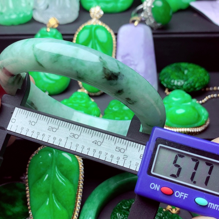 翡翠未镶嵌手镯A货