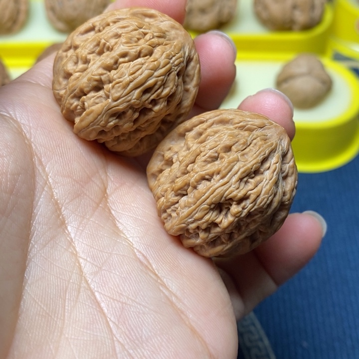 文玩核桃红宝石32