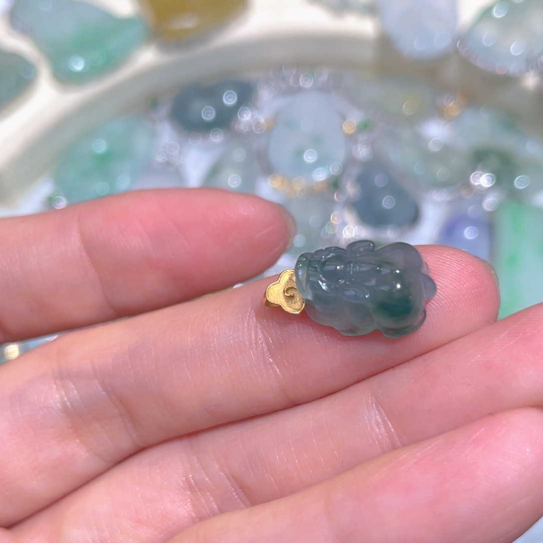 翡翠颈饰18K金镶嵌翡翠