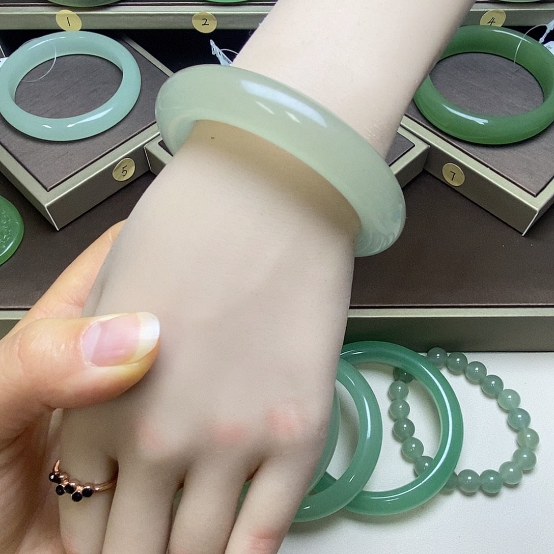 东陵石未镶嵌手镯