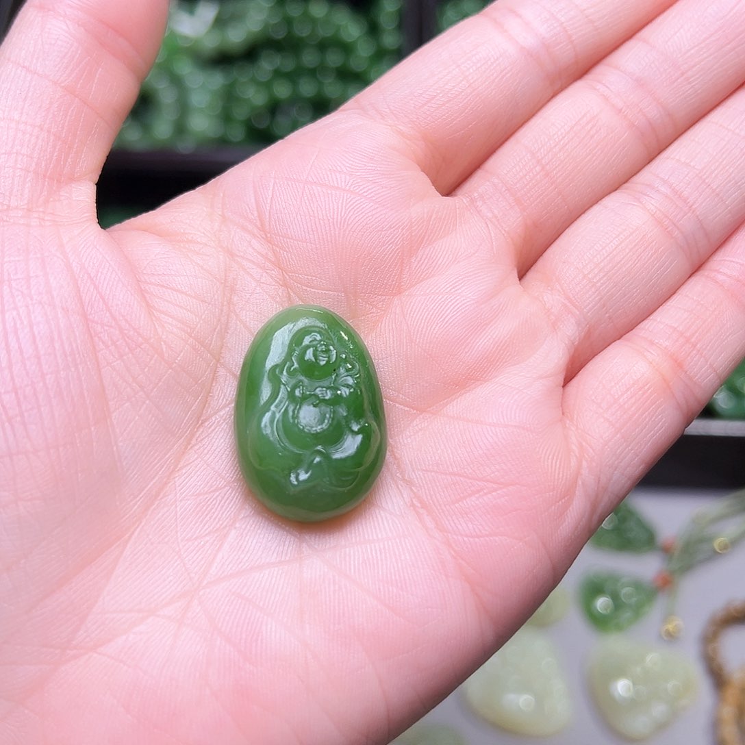 和田玉（碧玉）颈饰未镶嵌大***女