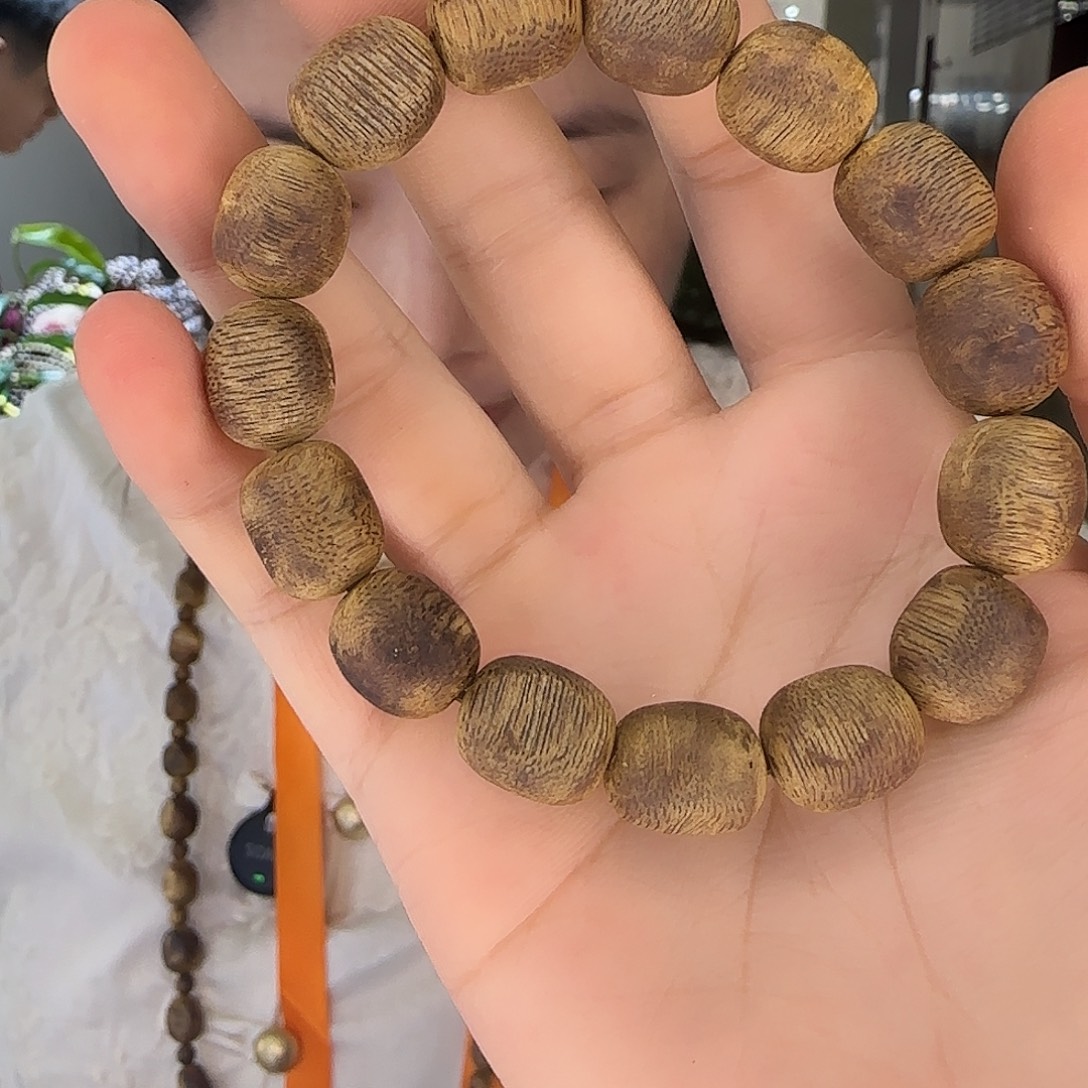 度***沉香沉香碎屑卡1.2老白棋留疤单圈