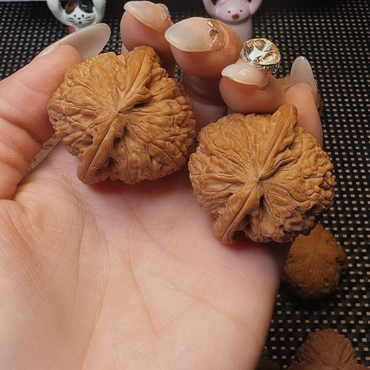 文玩核桃吊坠38球白