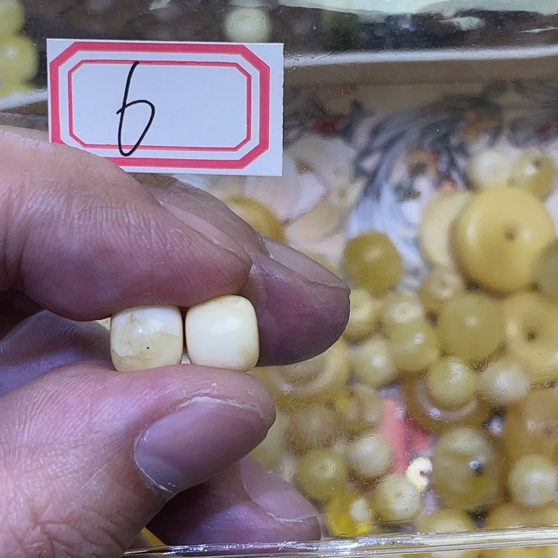 蜜蜡珠宝奇石未镶嵌8.4✖️7.4瑕疵