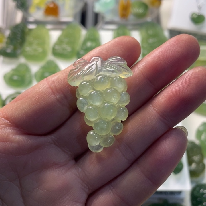 岫玉未镶嵌颈饰吊坠