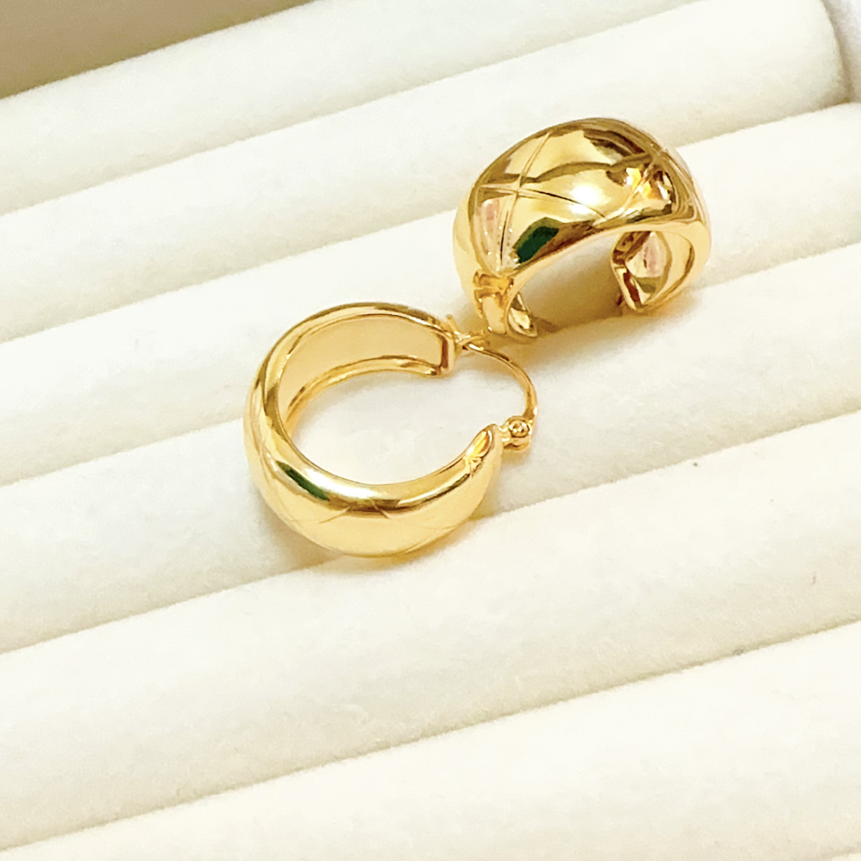 钛钢耳饰 【新款宝藏文创】宽边大气菱纹格欧美洋气耳扣 轻奢百搭