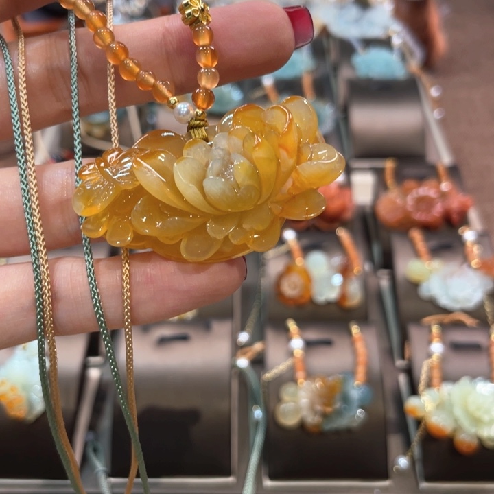 蛇纹石玉吊坠(赠链)未镶嵌