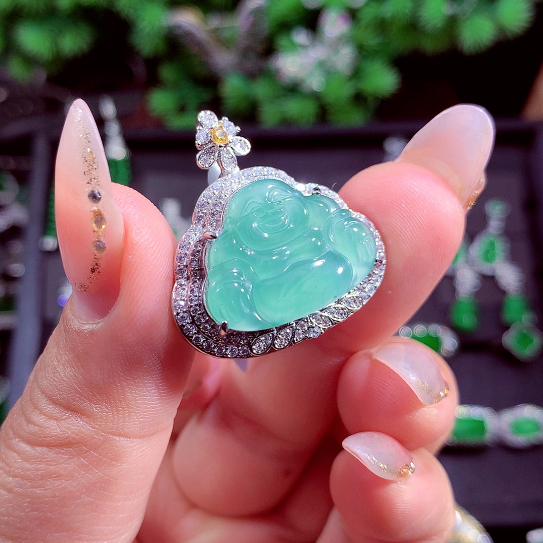 颈饰未镶嵌翡翠天然