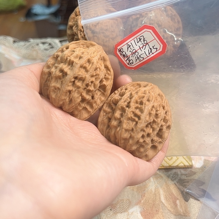 文玩核桃把件鸭蛋虎