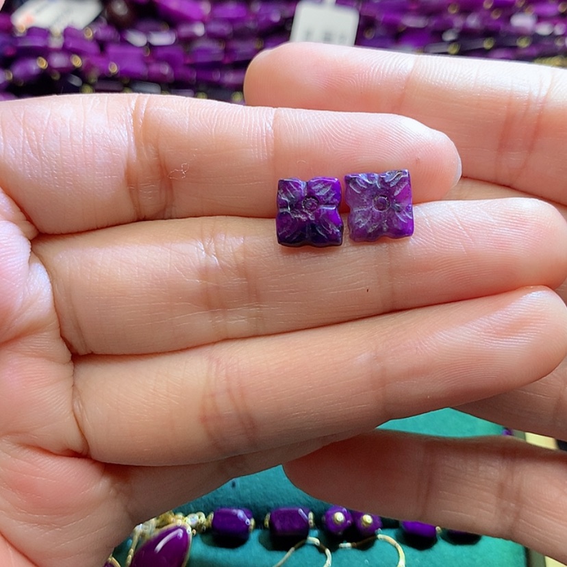 【闪购商品】银S925镶嵌苏纪石（舒俱来）耳钉