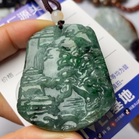 翡翠颈饰未镶嵌翡翠