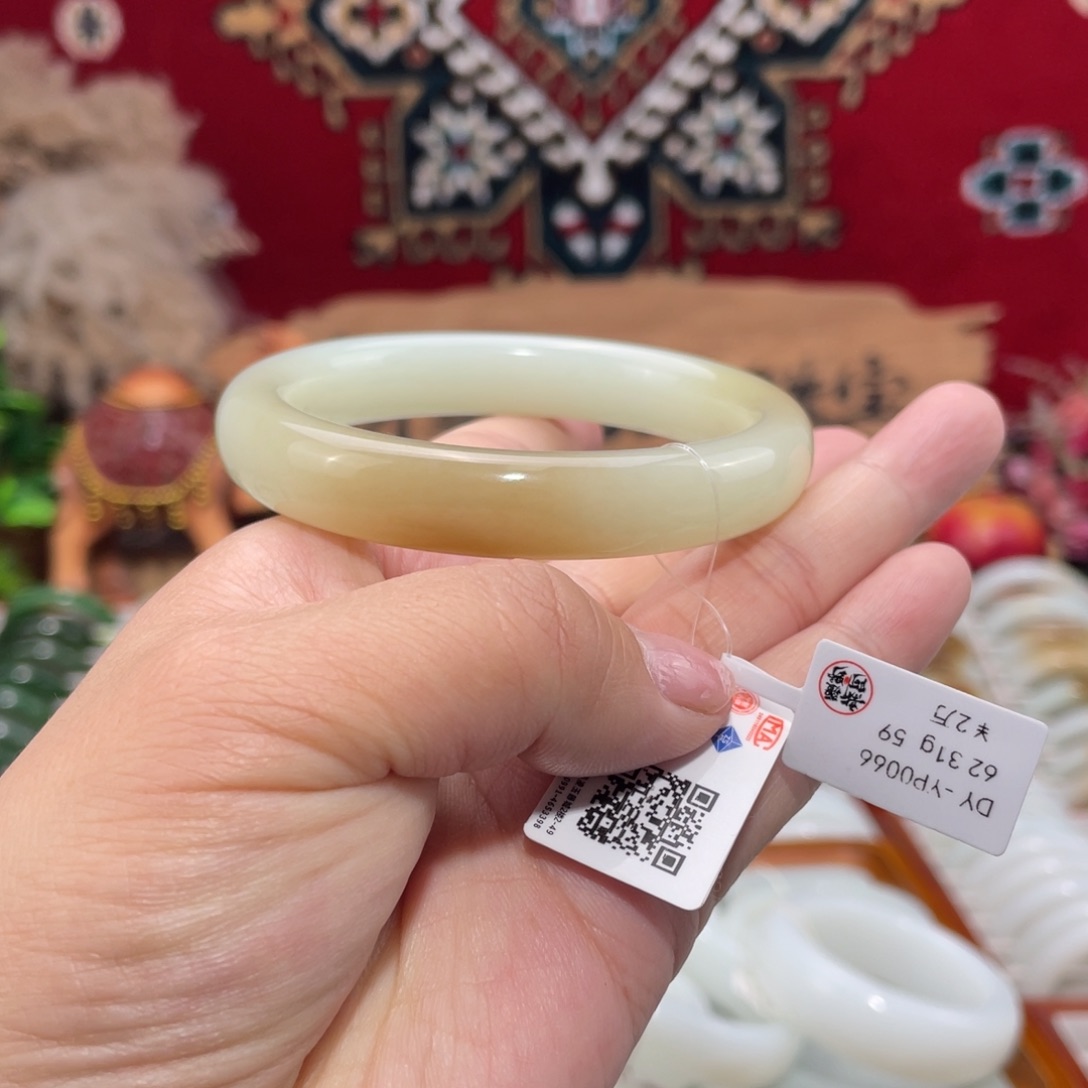 未镶嵌手镯和田玉优雅和田玉手镯