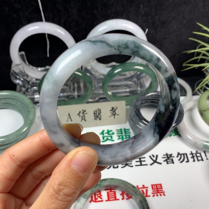 3***5翡翠未镶嵌手镯22号。 58.8圈