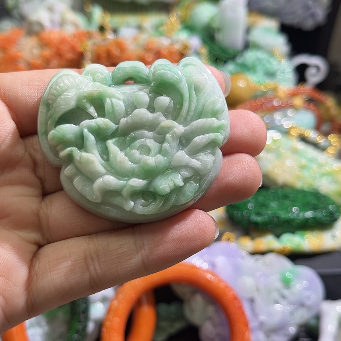 翡翠未镶嵌颈饰待编织