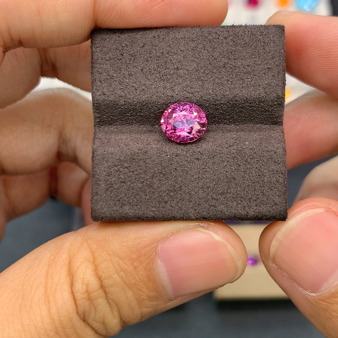 彩色蓝宝石裸石2.1克拉无烧