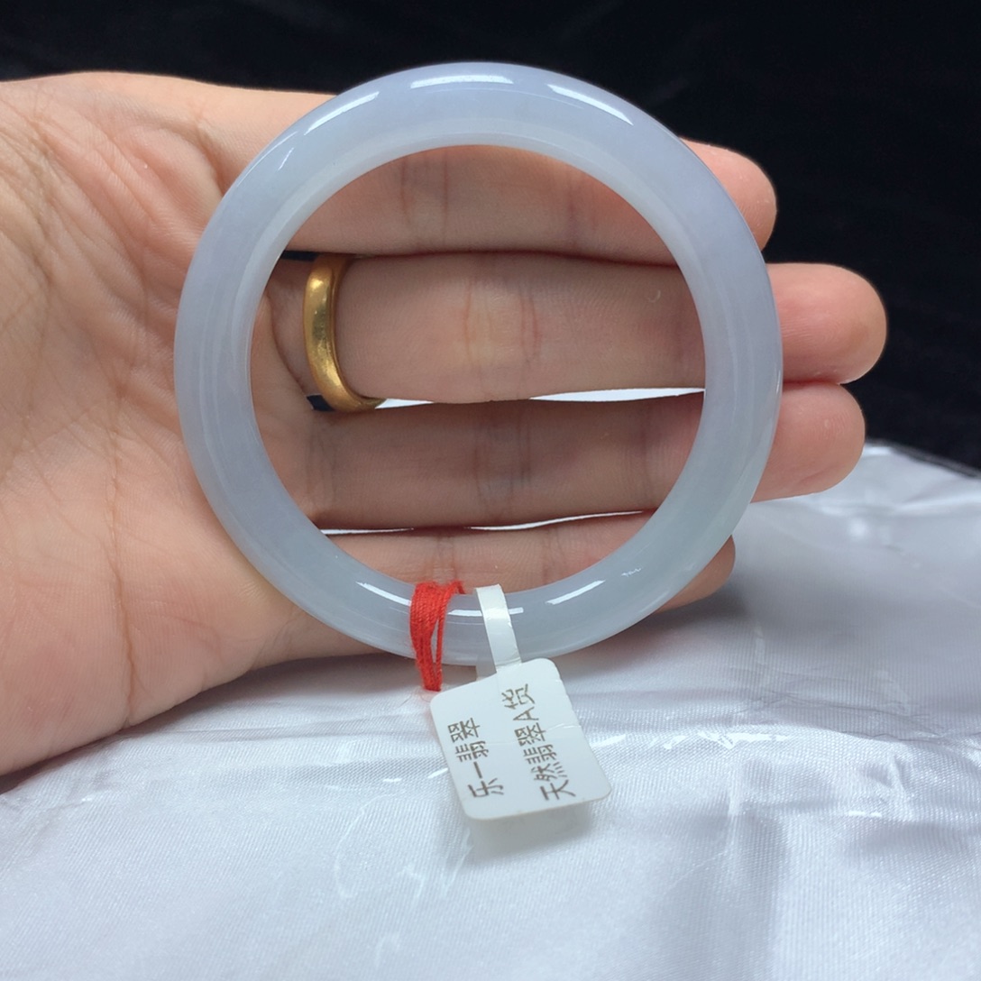 翡翠未镶嵌手镯（圆镯）51.6