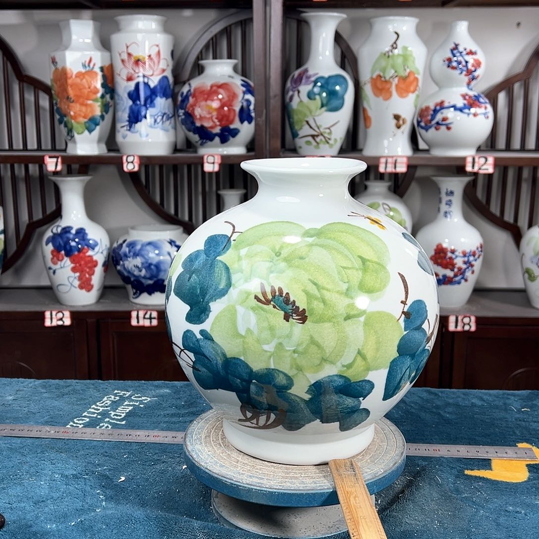 摆件景德镇陶瓷石绿牡